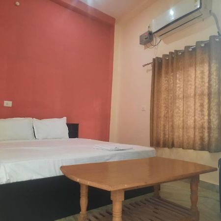 Sky Inn Paying Guest House Varanasi Bagian luar foto