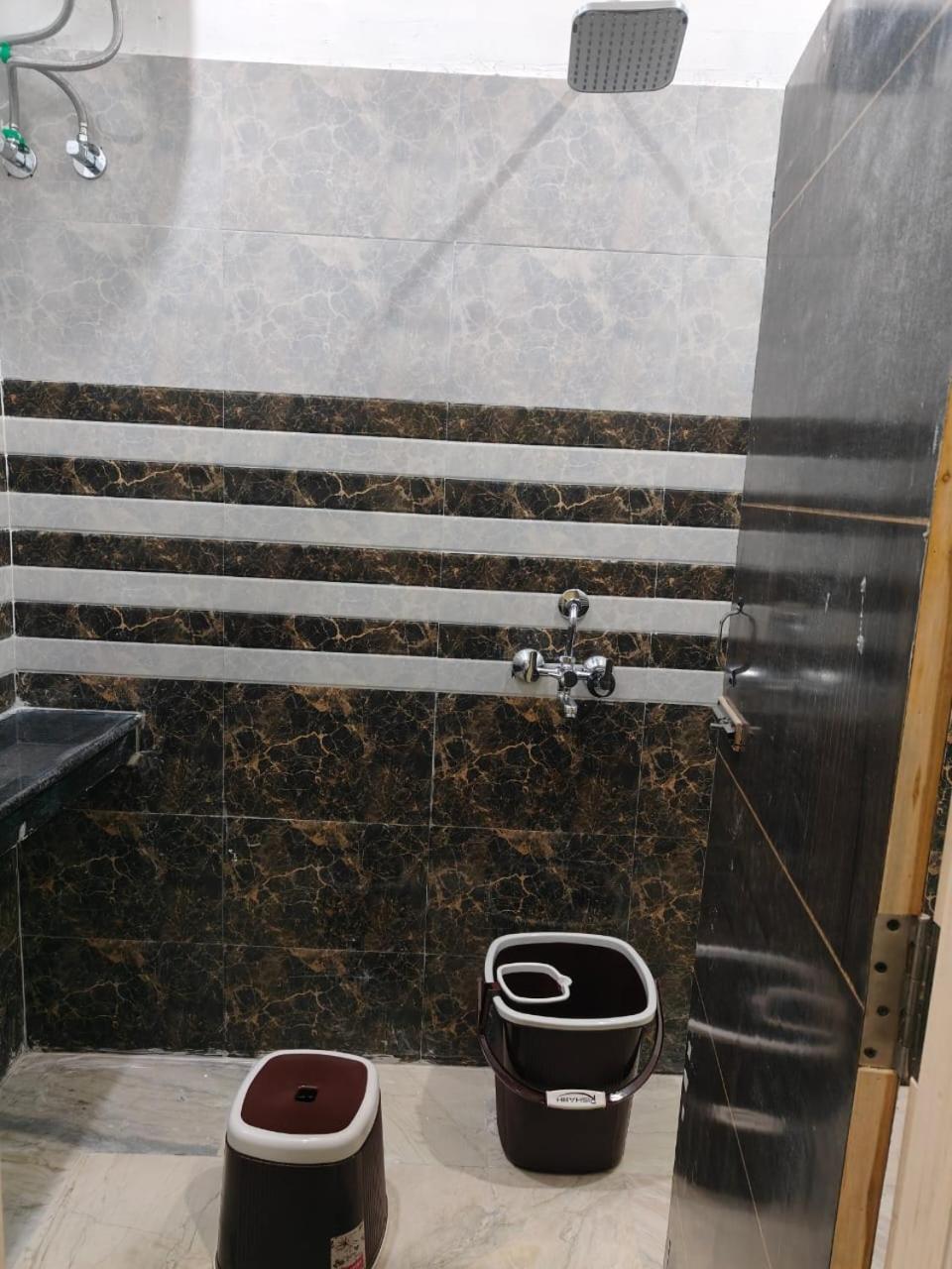 Sky Inn Paying Guest House Varanasi Bagian luar foto