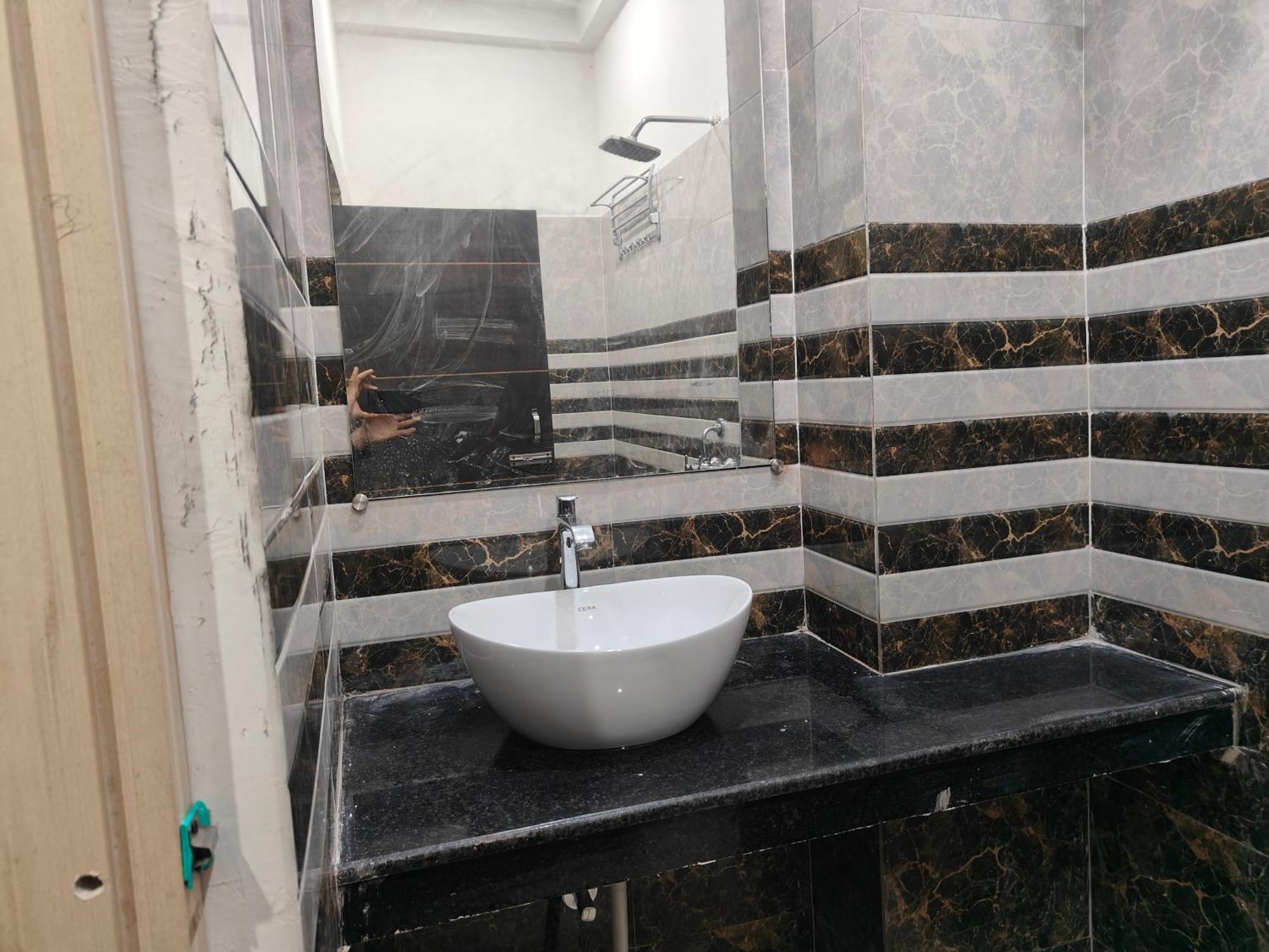 Sky Inn Paying Guest House Varanasi Bagian luar foto