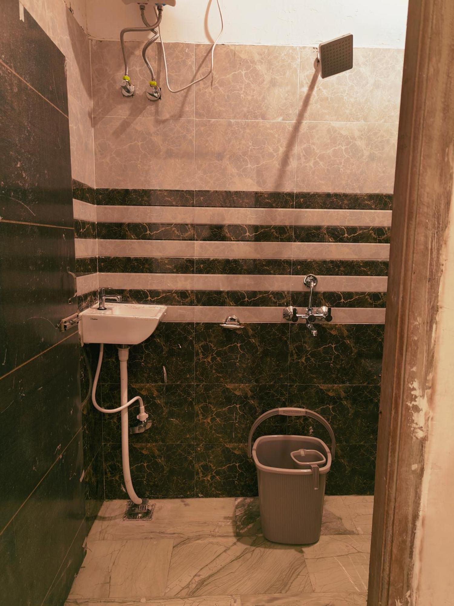 Sky Inn Paying Guest House Varanasi Bagian luar foto
