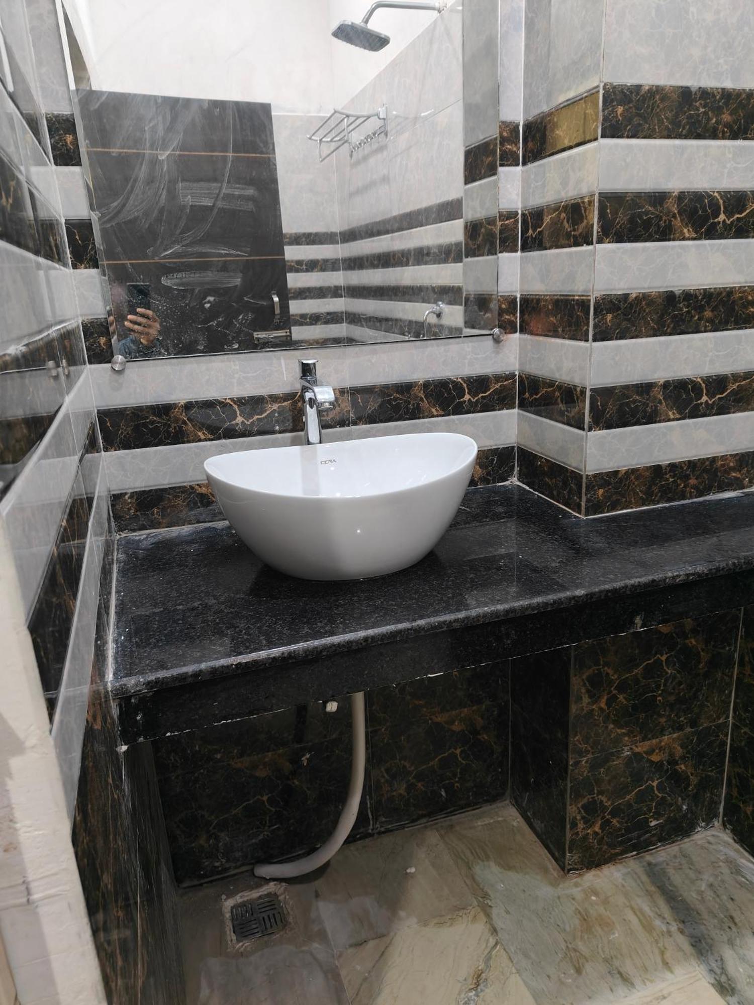 Sky Inn Paying Guest House Varanasi Bagian luar foto