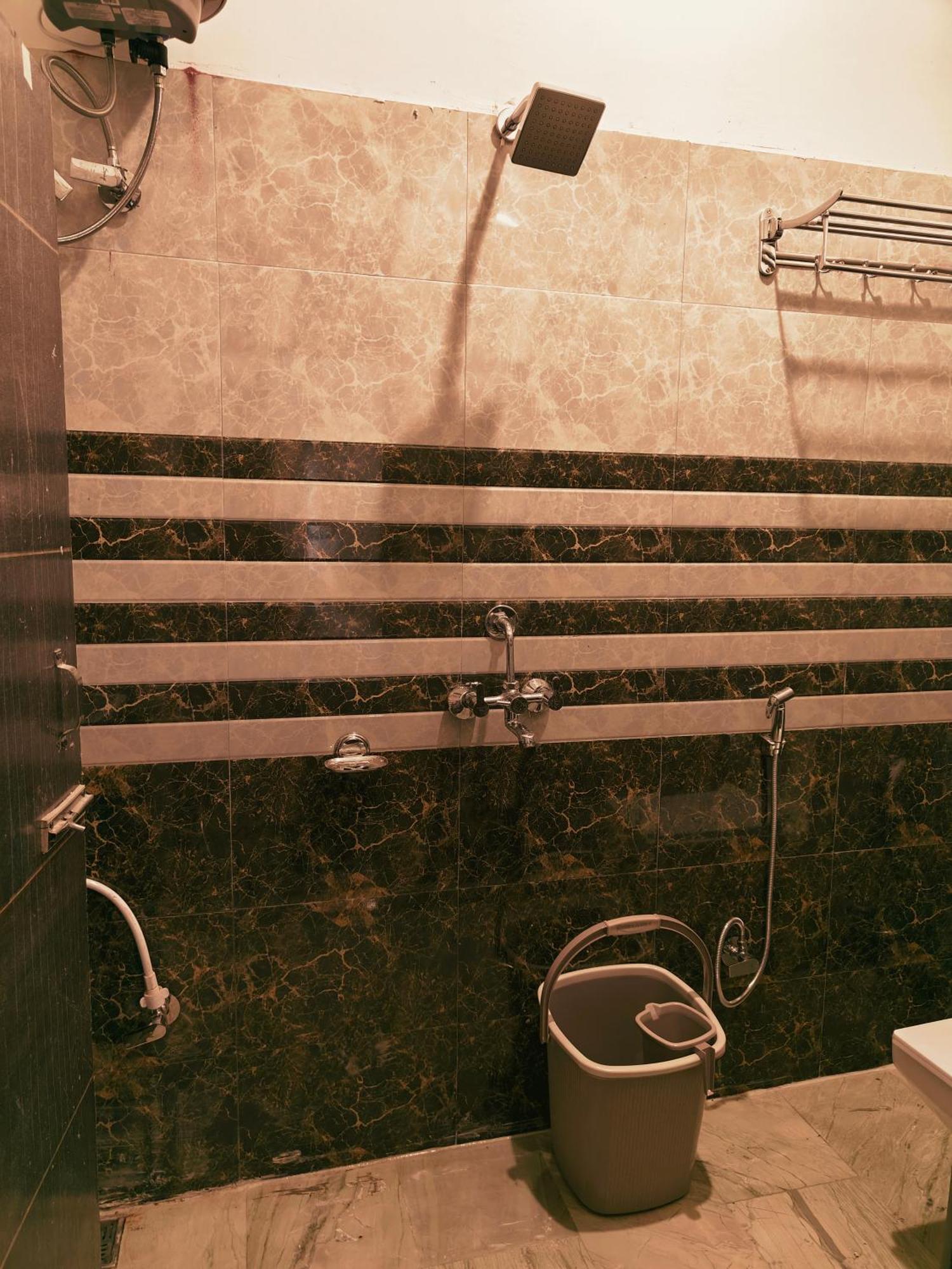 Sky Inn Paying Guest House Varanasi Bagian luar foto
